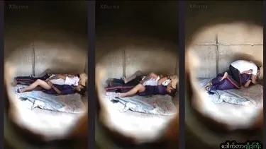 فيديو لعشاق نيباليين يمارسون الجنس يشاهدونه سرا من خلال ثقب في الجدار